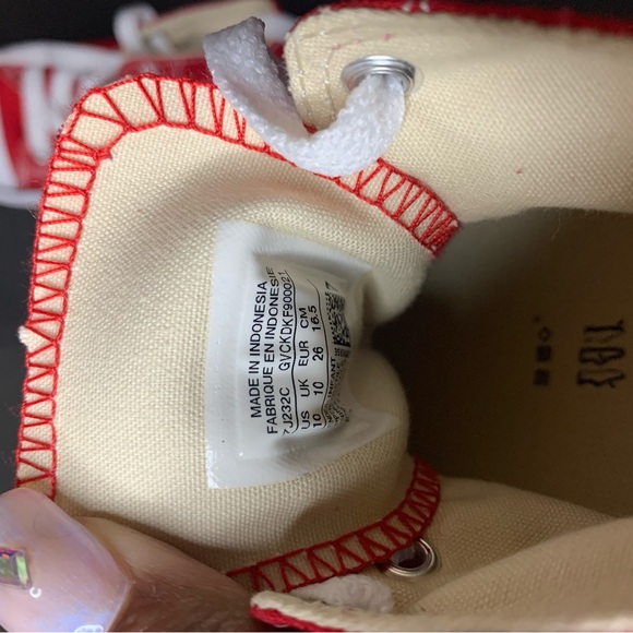 Converse size 10 INFT C/T ALLSTAR HI
RED Kids Red High-Top Sneakers - Picture 9 of 9